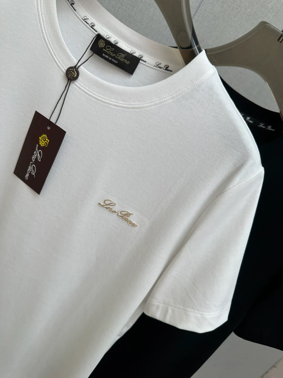LP Original 2026New Arrival short-sleeved T-shirt! Fashionable and casual short-sleeved T-shirt with catwalk pattern! Design a logo! The specially designed and selected customer-supplied fabrics are soft to the touch and skin-friendly, and the breathability and comfort are impeccable. You will definitely fall in love with the real thing! Non-sexist couples can wear mixed styles to open up a new fashion style! Distinguishing market version, high-definition Series! Size: M-3XL
